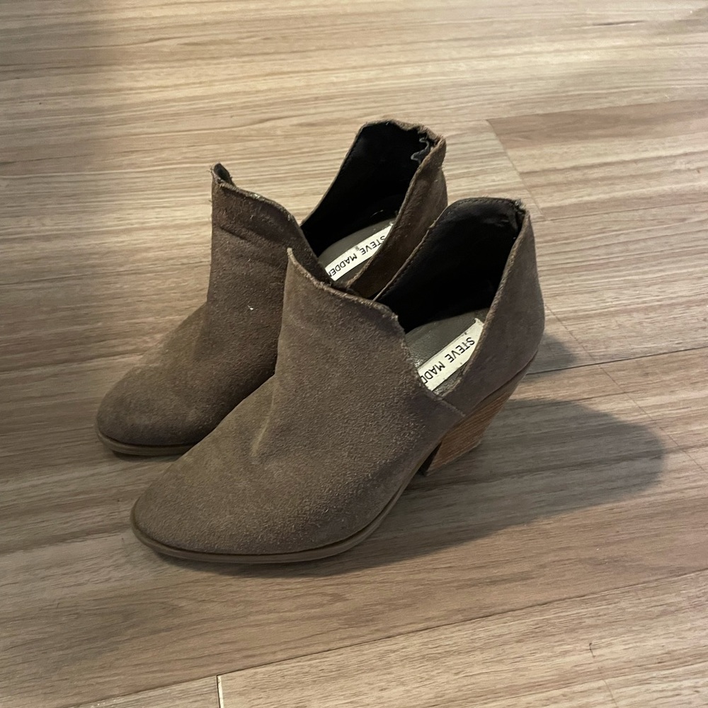Steve Madden suede brown ankle boots